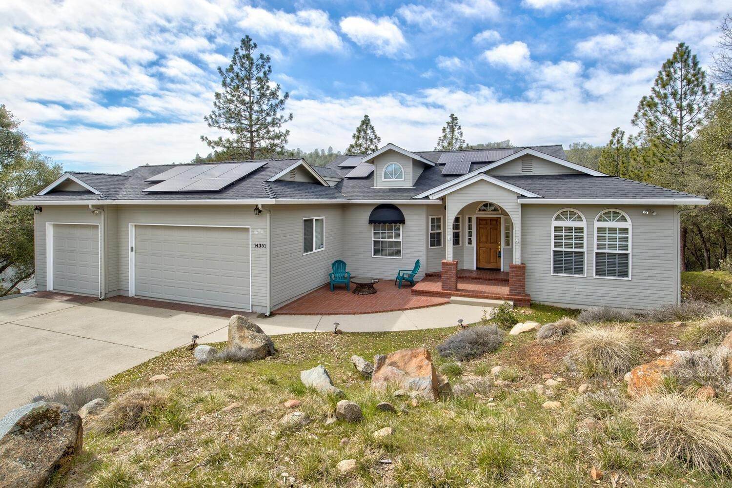 Single Family Homes 为 销售 在 14351 Lake Vista Drive 索诺拉, 加利福尼亚州 95370 美国