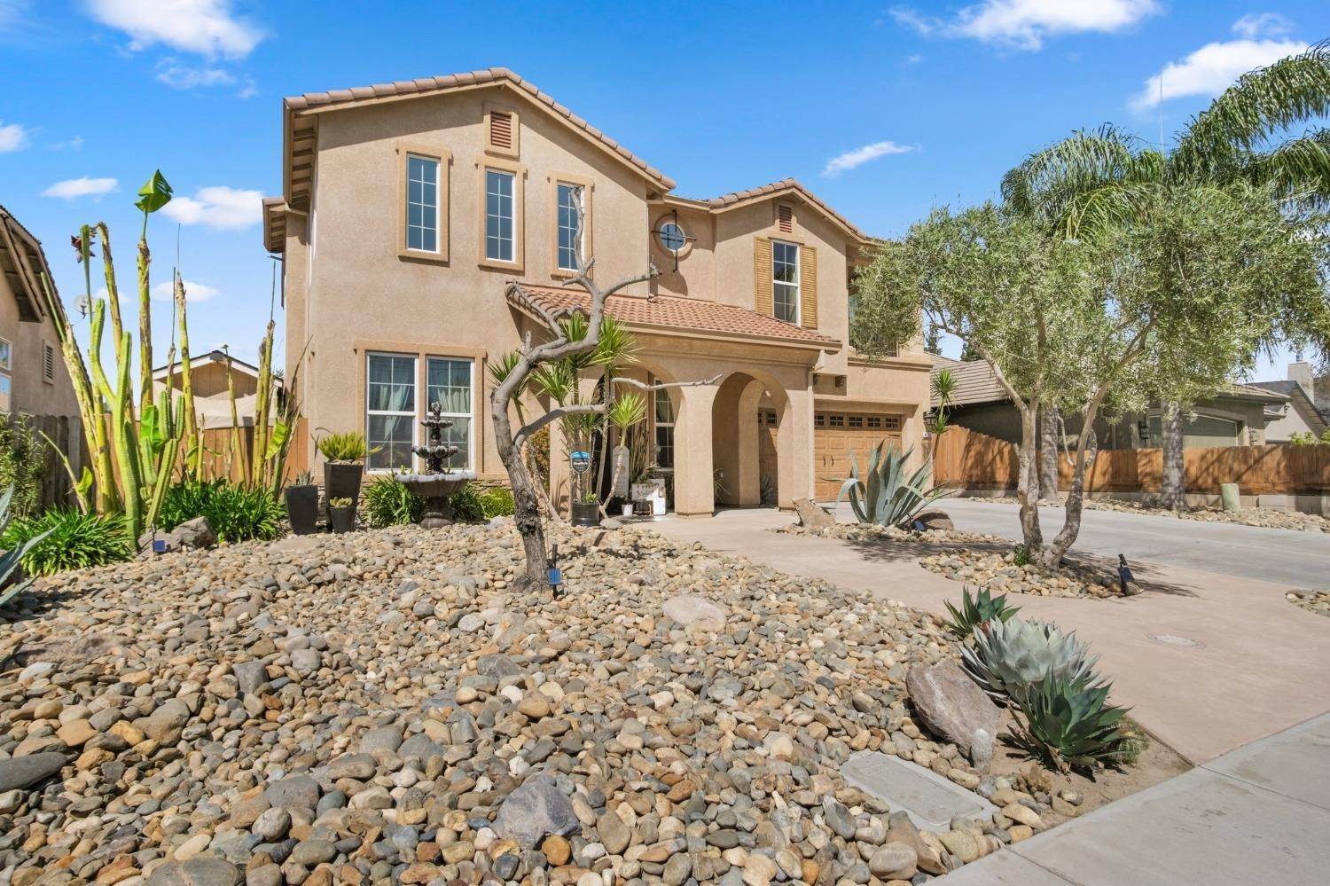Single Family Homes 为 销售 在 4501 E Tuolumne Road Denair, 加利福尼亚州 95316 美国
