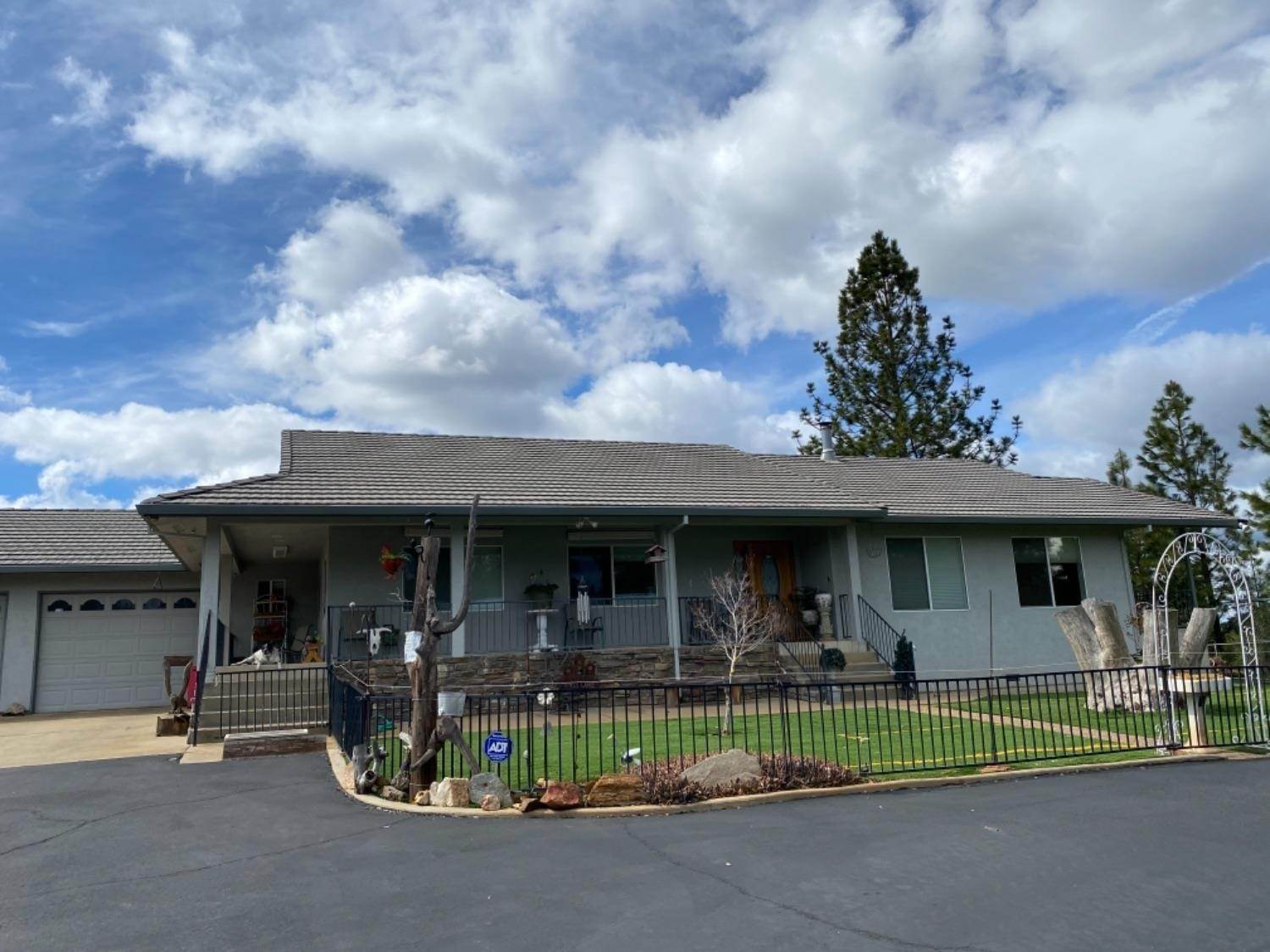 Single Family Homes por un Venta en 10372 Tabeaud Road Pine Grove, California 95665 Estados Unidos