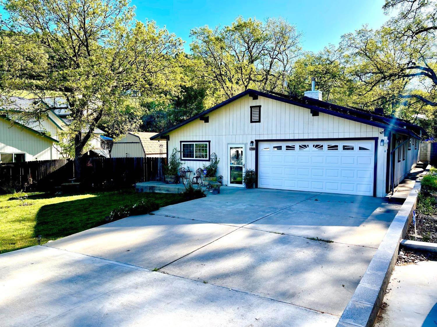 Single Family Homes 为 销售 在 18623 Laurel Avenue Tuolumne, 加利福尼亚州 95370 美国