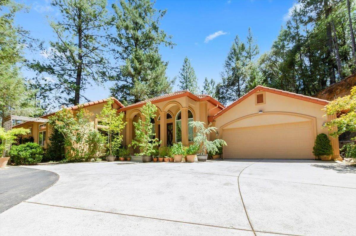 Single Family Homes 为 销售 在 21435 El Rancho Lane Colfax, 加利福尼亚州 95713 美国