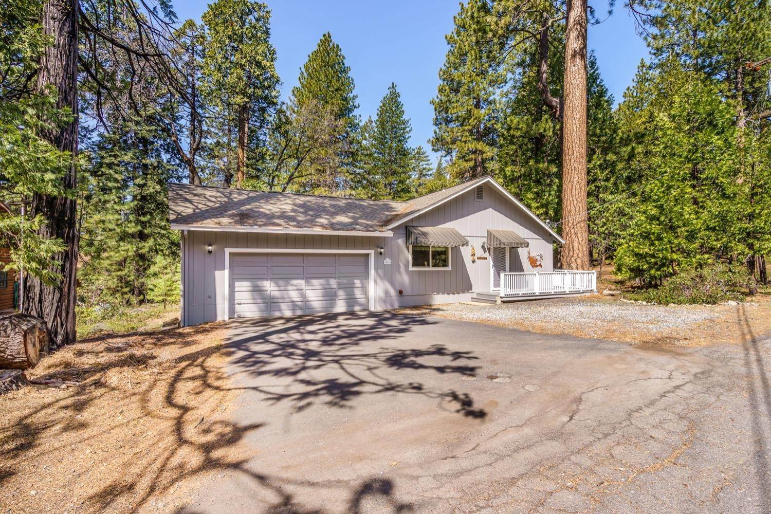 Single Family Homes 为 销售 在 29010 Snowhite ridge Drive Long Barn, 加利福尼亚州 95335 美国