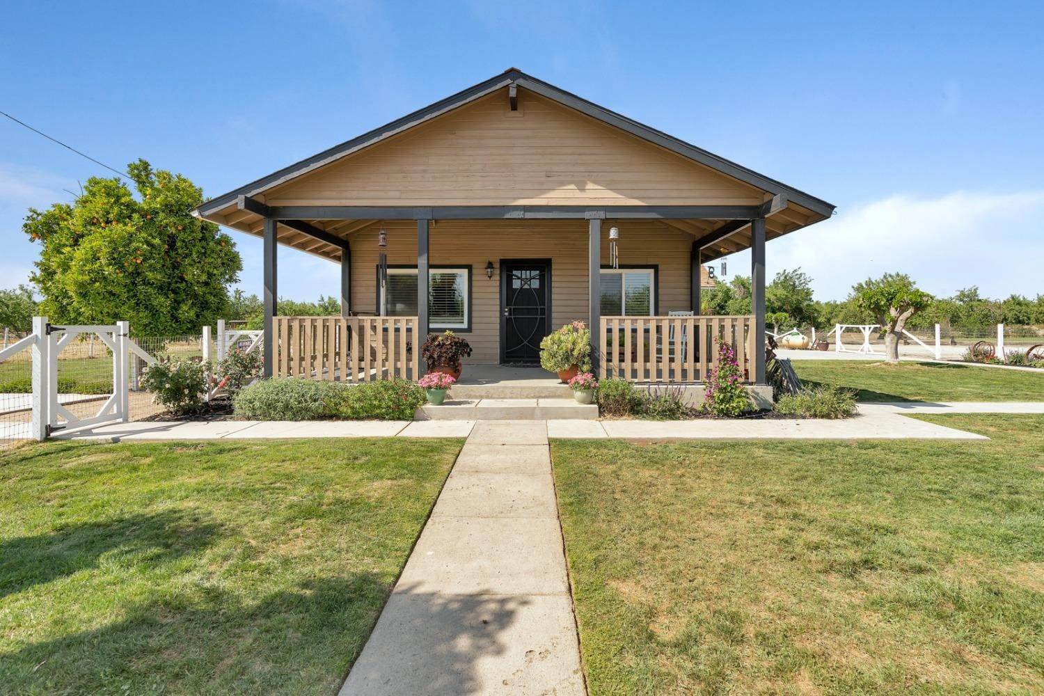 Single Family Homes 为 销售 在 17197 Avenue 17 1/2 Madera, 加利福尼亚州 93637 美国