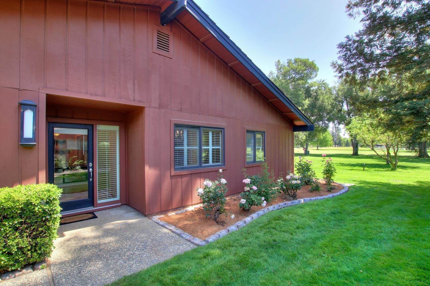 Single Family Homes 为 销售 在 44771 Garden Court El Macero, 加利福尼亚州 95618 美国