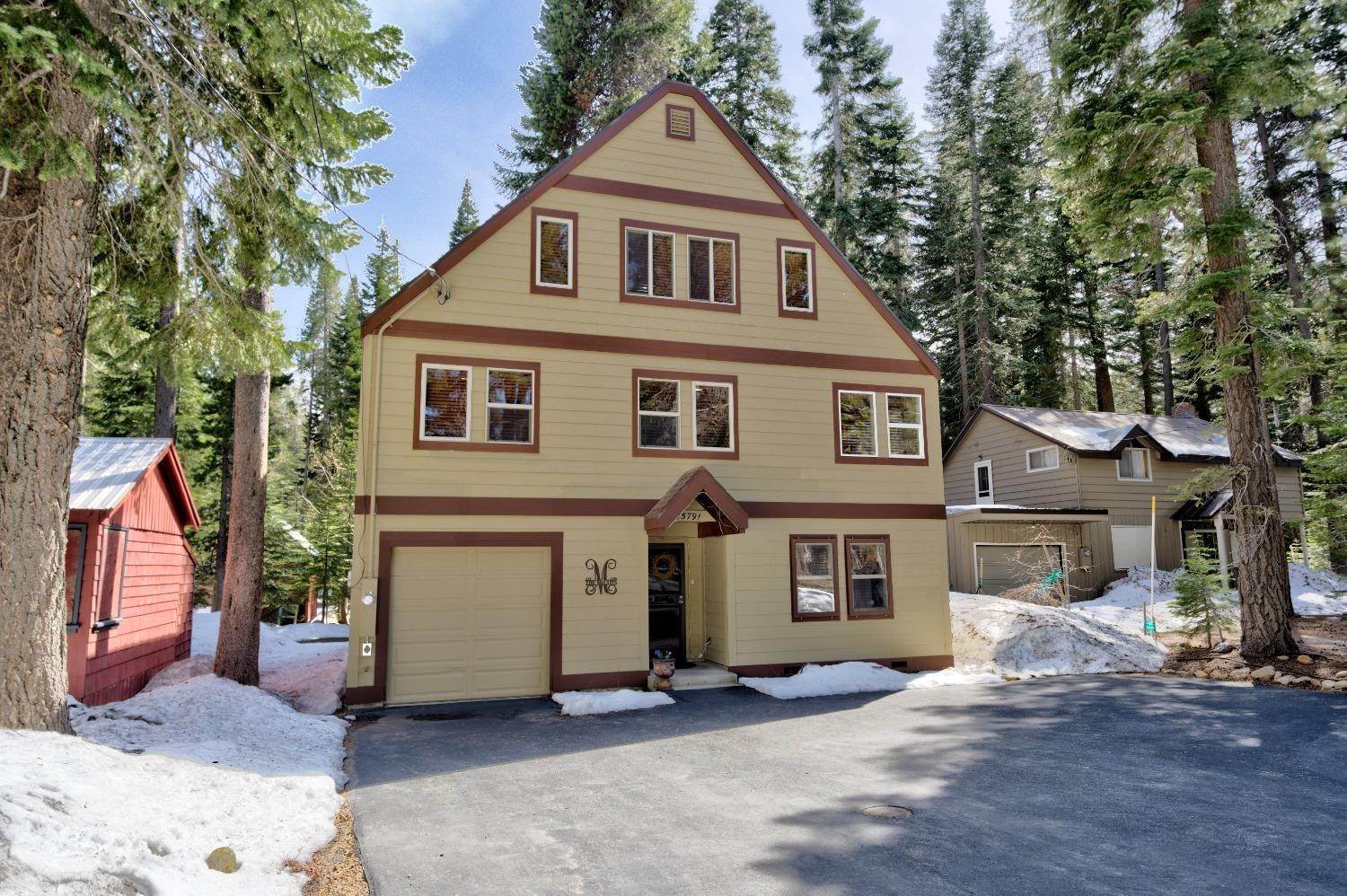 Single Family Homes for Active at 15791 Willow Street Truckee, California 96161 United States