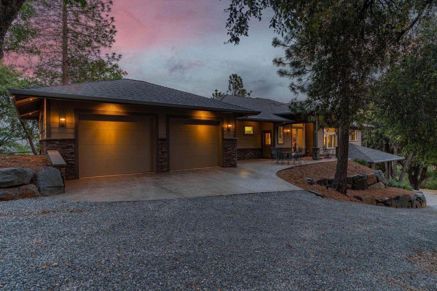 Single Family Homes 为 销售 在 21751 Sky High Boulevard Pine Grove, 加利福尼亚州 95665 美国