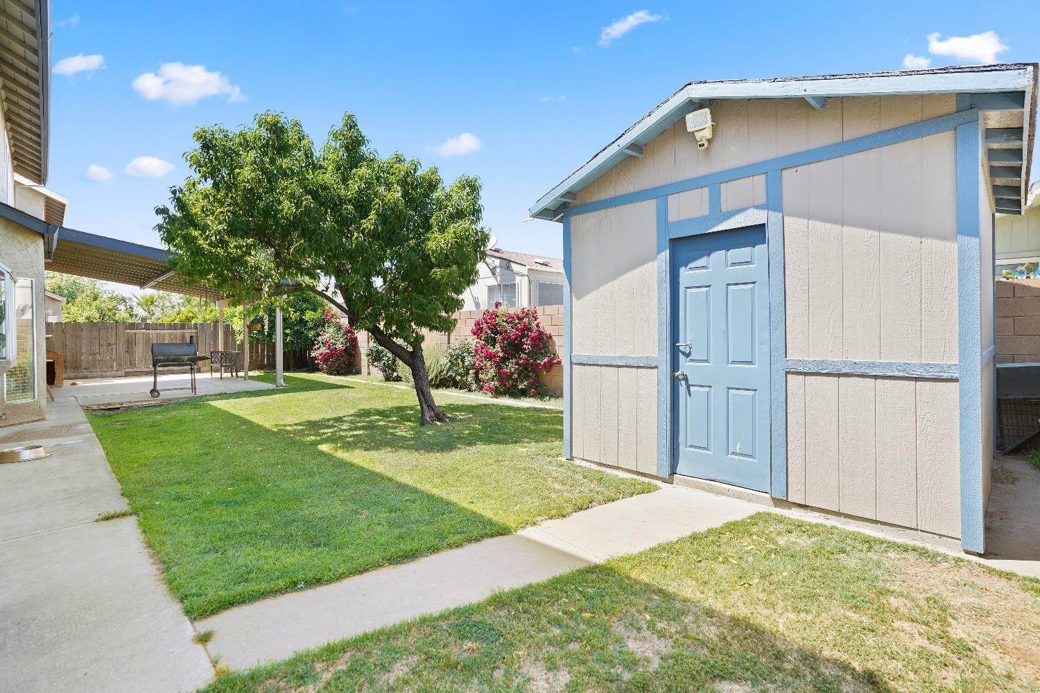 29. Single Family Homes for Active at 2041 Nikki Ann Way Turlock, California 95380 United States