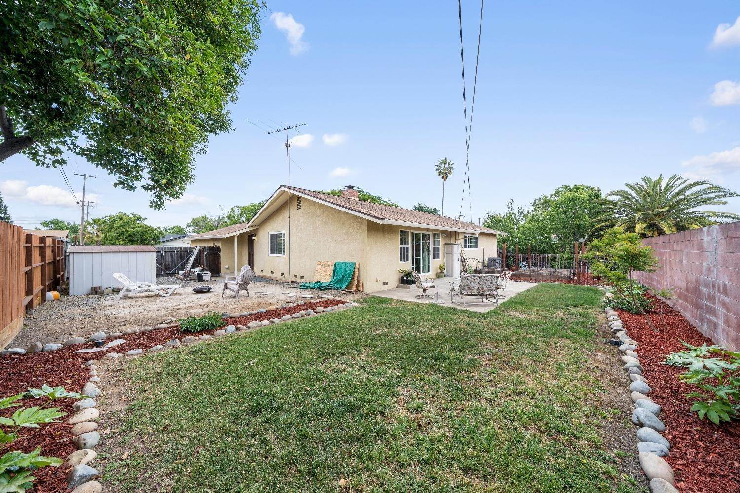 22. Single Family Homes for Active at 3580 Imperial Way Sacramento, California 95826 United States