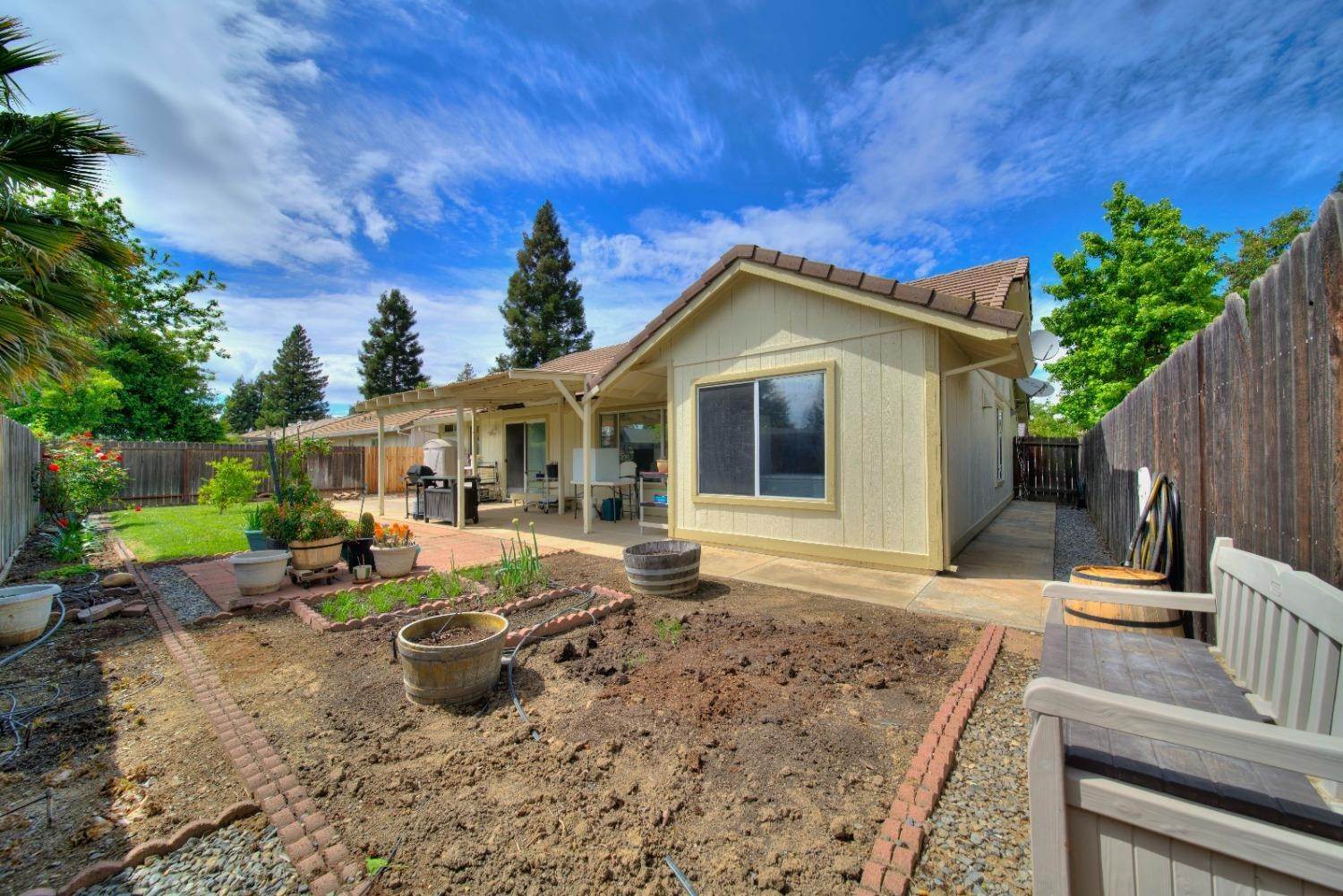 30. Single Family Homes for Active at 1700 Harbor Town Drive Yuba City, California 95993 United States
