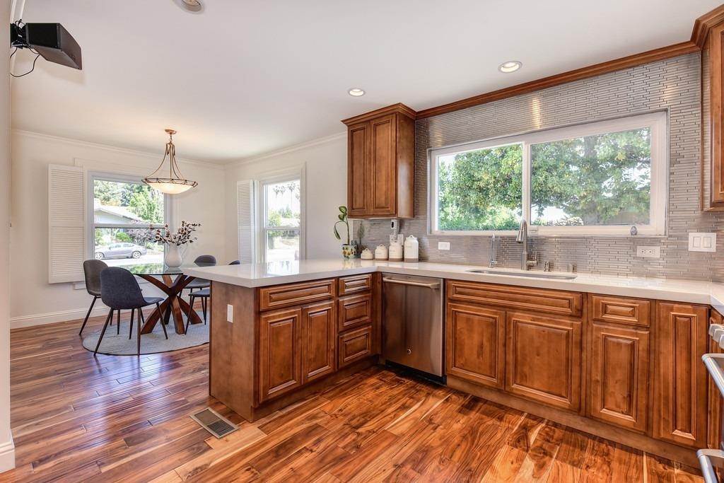 10. Single Family Homes for Active at 4648 American River Drive Sacramento, California 95864 United States