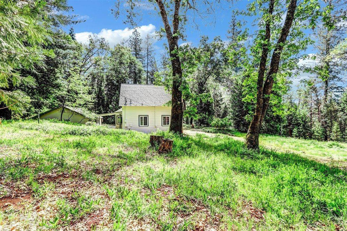 46. Single Family Homes for Active at 17733 Oak Way Grass Valley, California 95945 United States