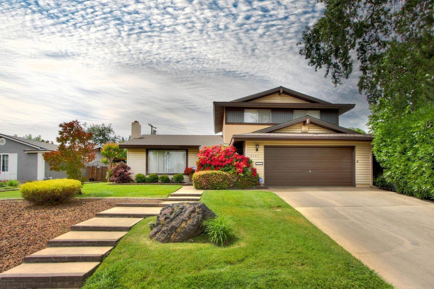 48. Single Family Homes for Active at 9204 La Riviera Drive Sacramento, California 95826 United States