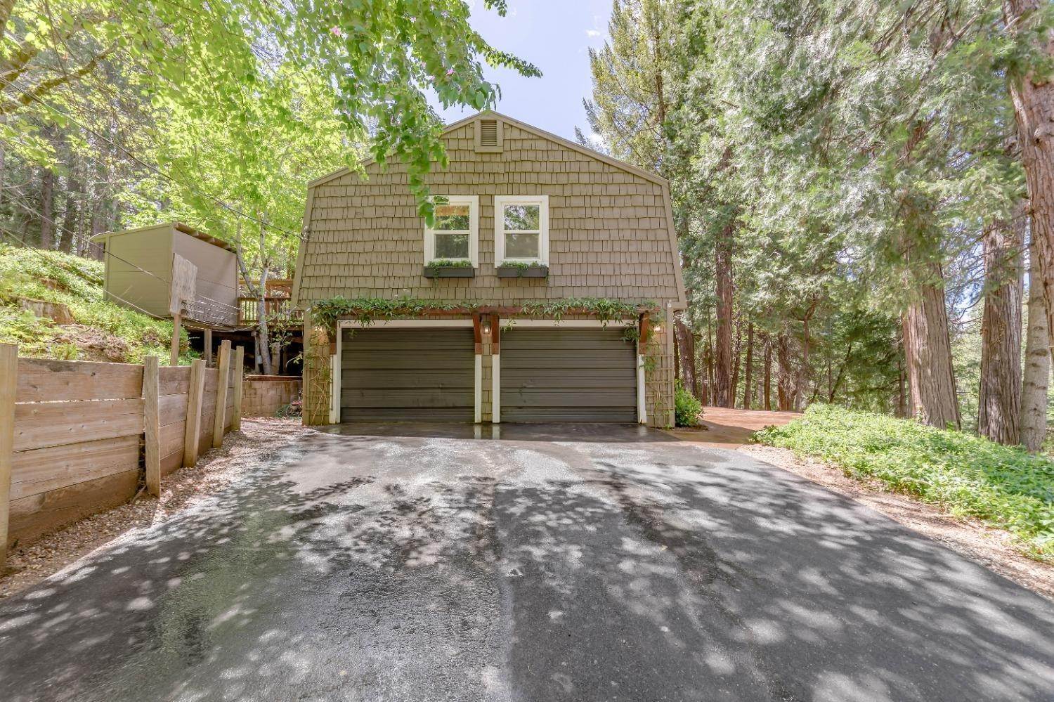 40. Single Family Homes for Active at 12329 Echo Drive Nevada City, California 95959 United States