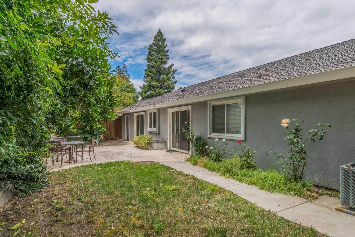 27. Single Family Homes for Active at 903 Gulfwind Way Sacramento, California 95831 United States