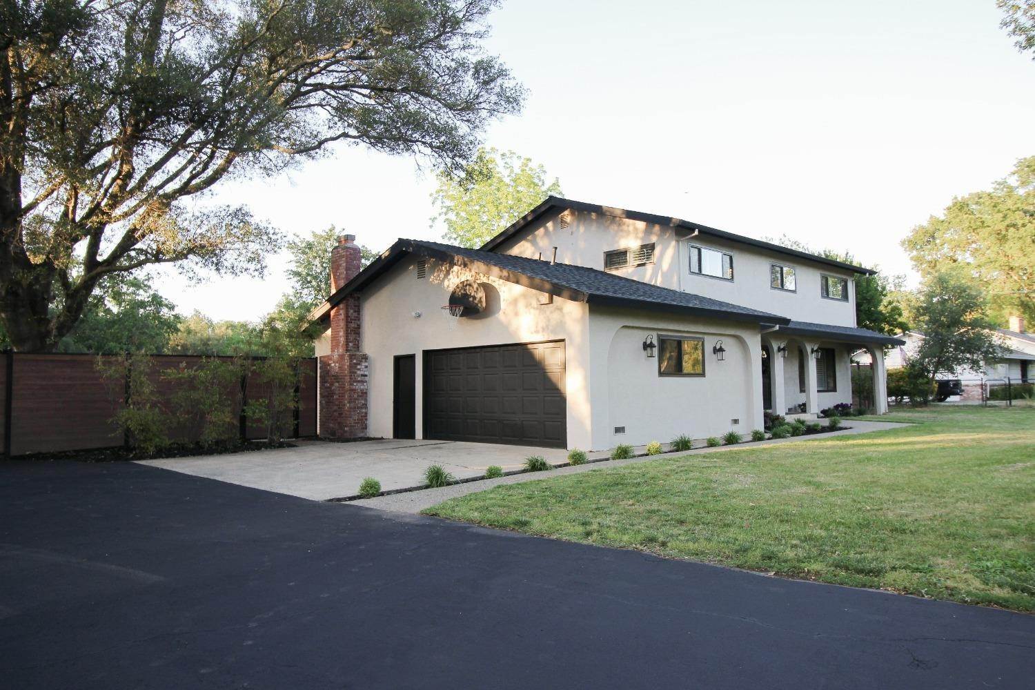 7. Single Family Homes for Active at 8945 Oak Avenue Orangevale, California 95662 United States