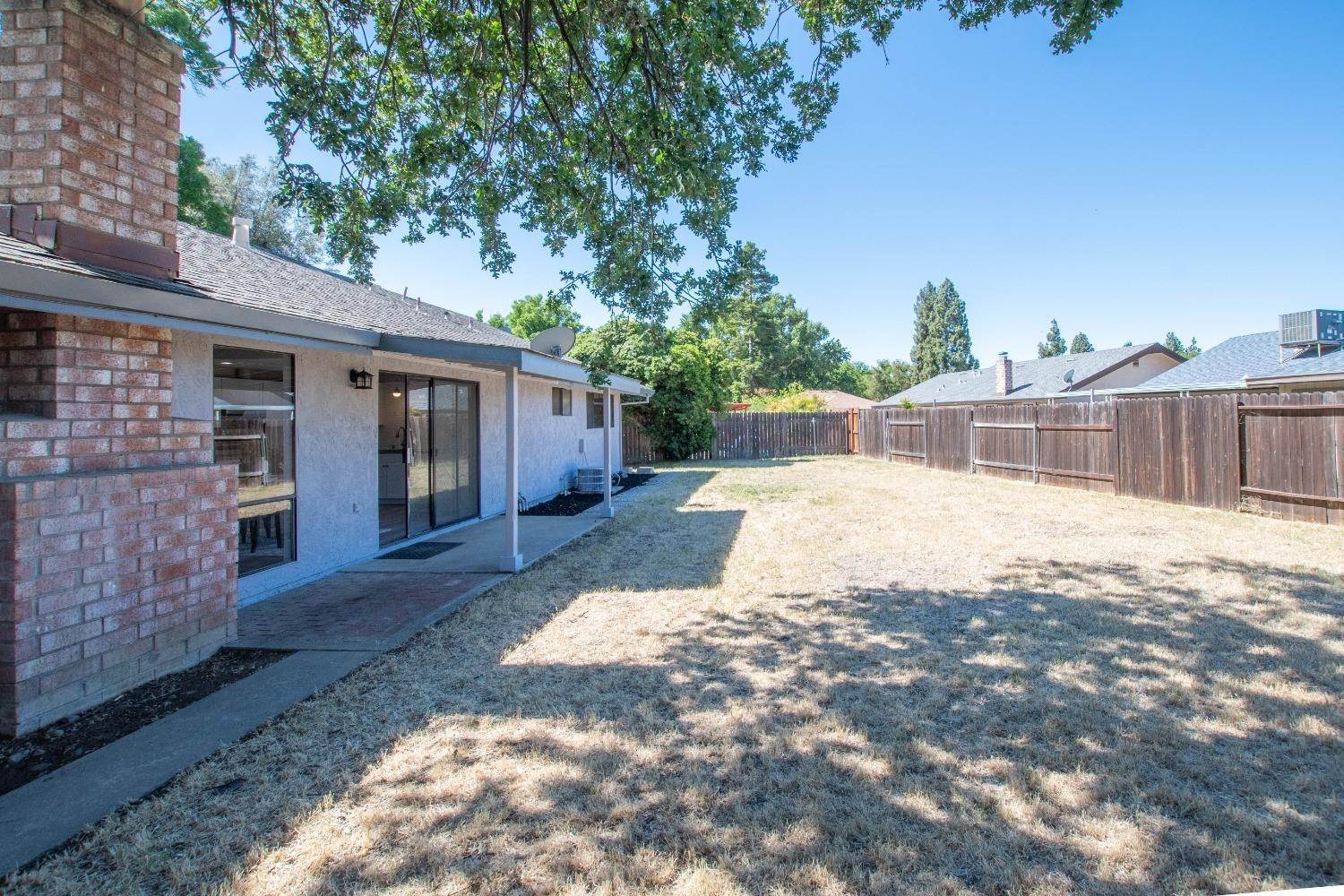 39. Single Family Homes for Active at 6 Clover Court Woodland, California 95695 United States