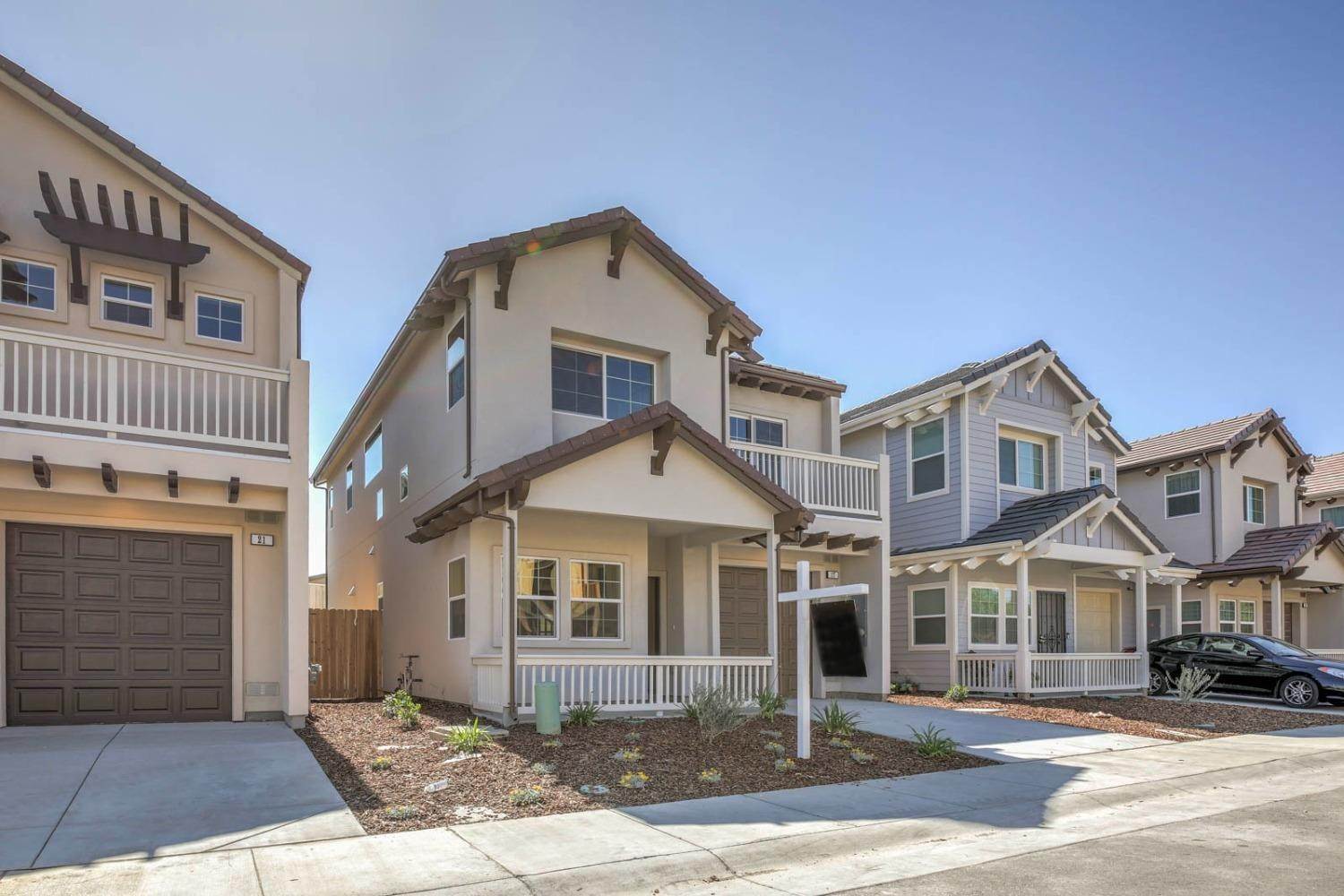2. Single Family Homes for Active at 17 Lake House Court Sacramento, California 95828 United States