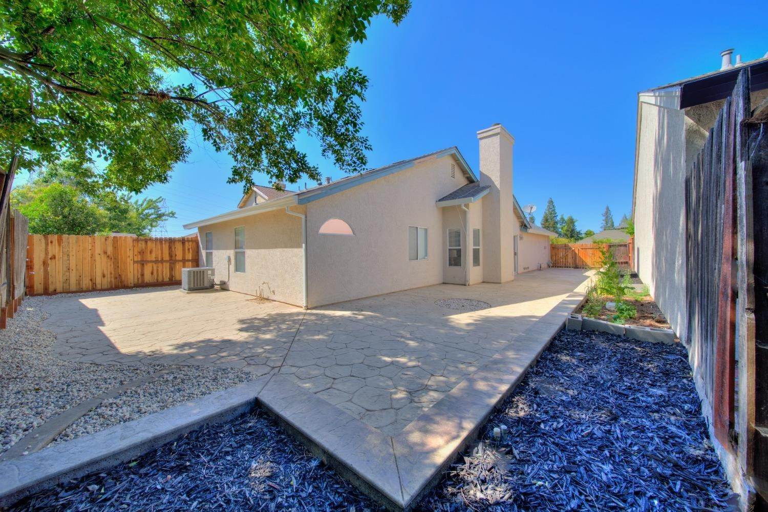 29. Single Family Homes for Active at 9380 Allendale Way Sacramento, California 95829 United States