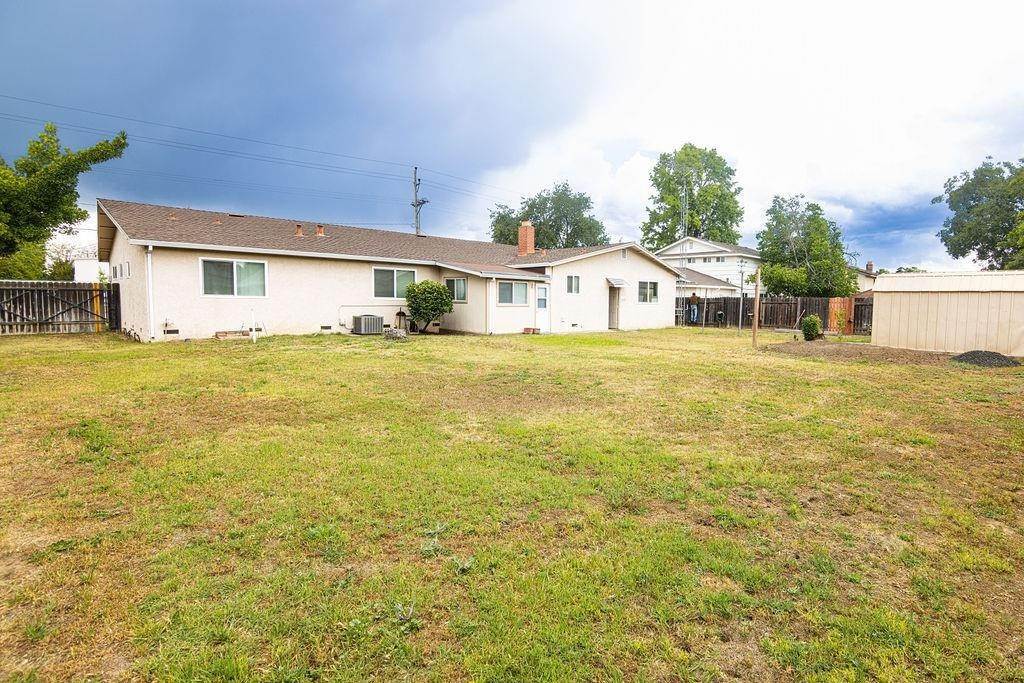 30. Single Family Homes for Active at 347 N Township Road Yuba City, California 95993 United States