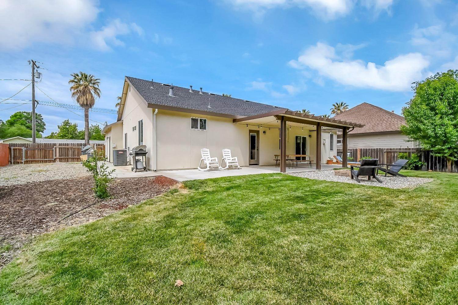 39. Single Family Homes for Active at 2071 Palm Street Sutter, California 95982 United States