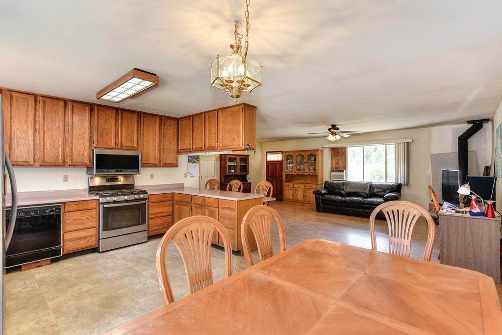 27. Single Family Homes for Active at 7479 Perry Creek Road Somerset, California 95684 United States