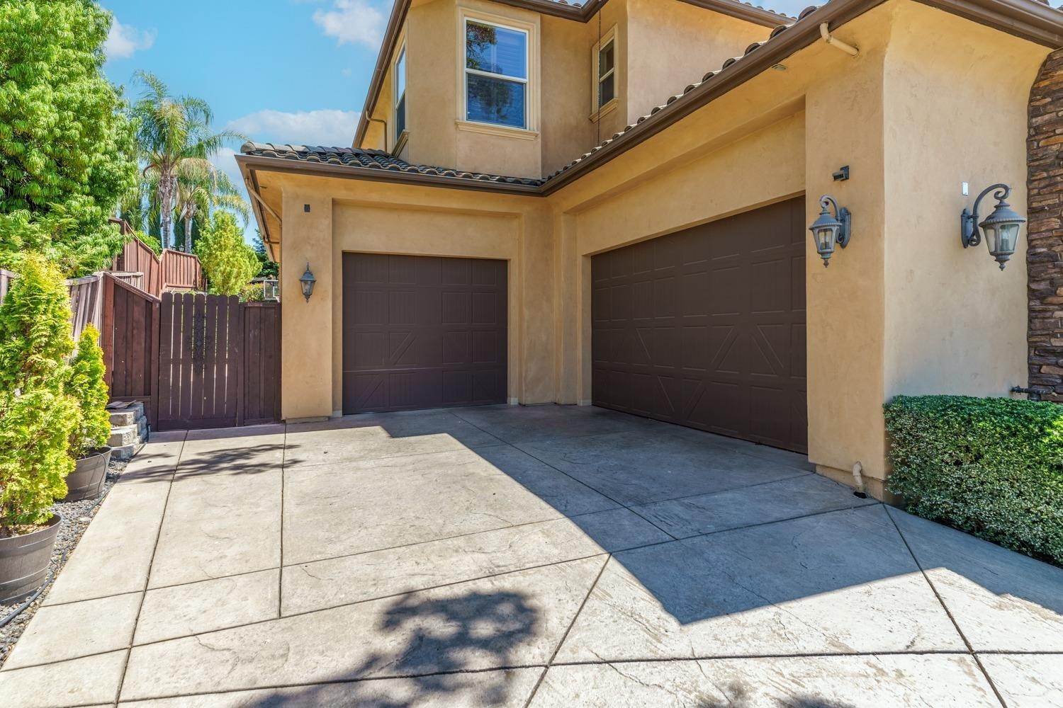 45. Single Family Homes for Active at 1900 Park Oak Drive Roseville, California 95661 United States