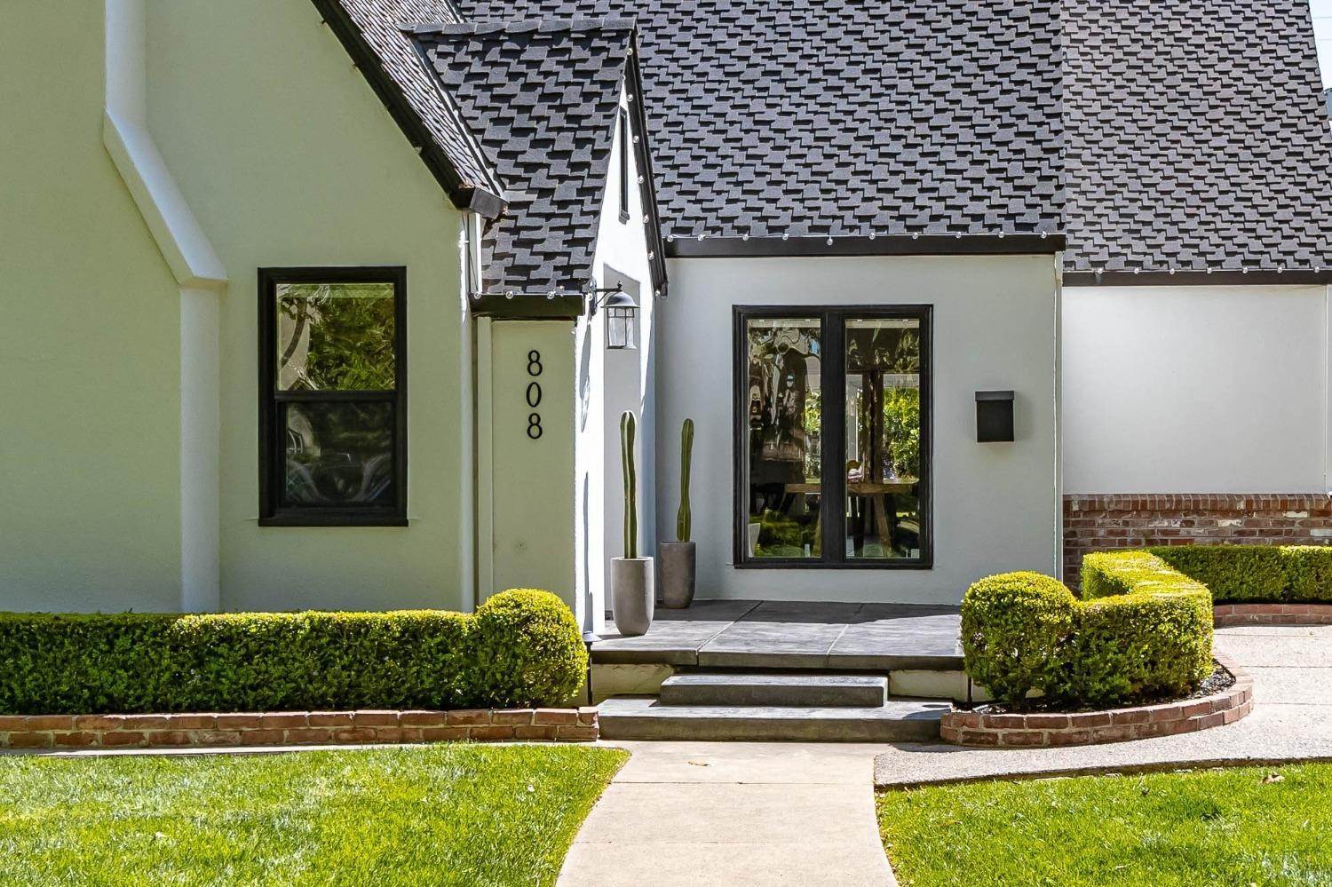 4. Single Family Homes for Active at 808 Magnolia Avenue Modesto, California 95354 United States