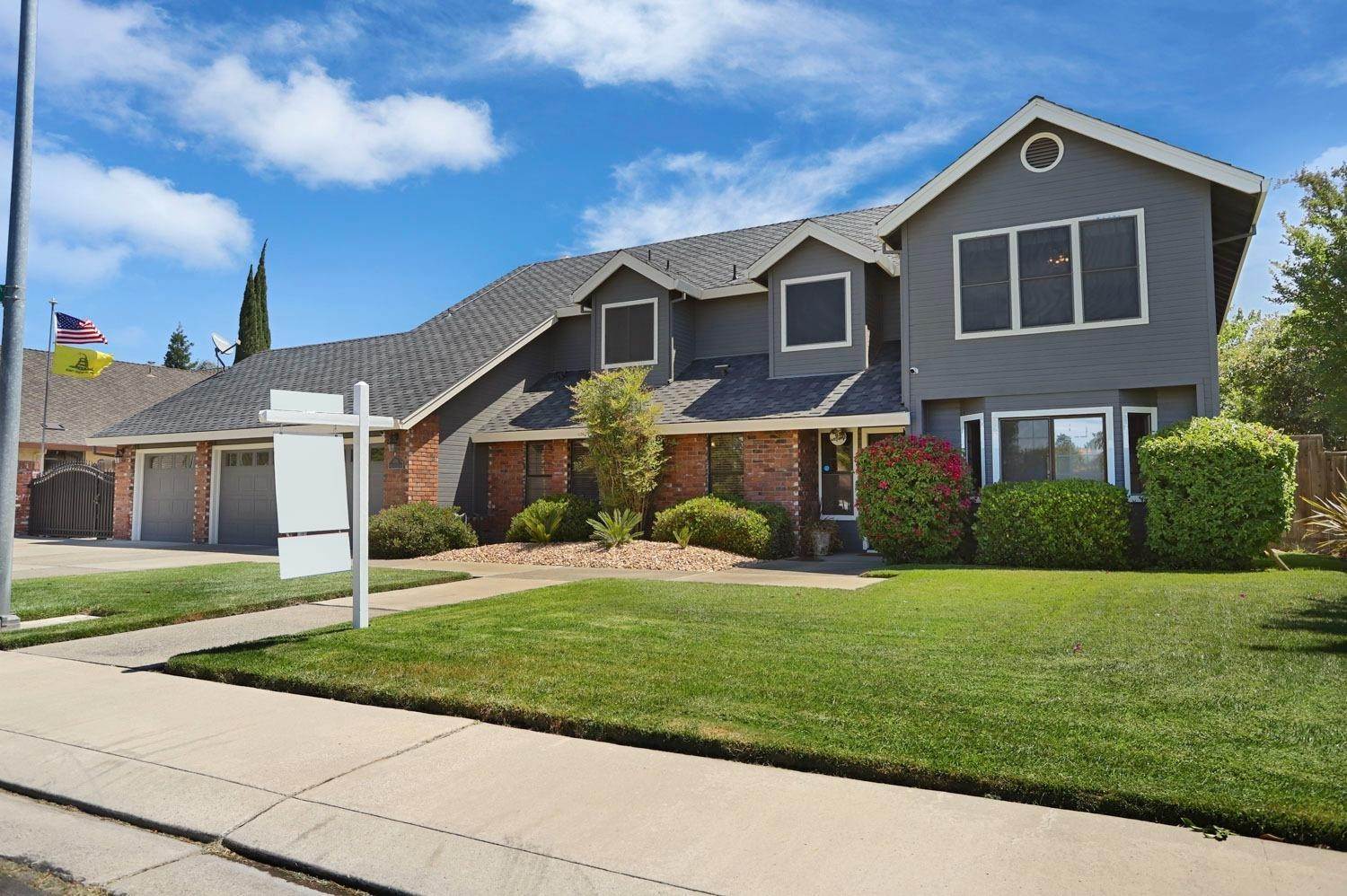 3. Single Family Homes for Active at 896 Shadowbrook Lane Manteca, California 95336 United States