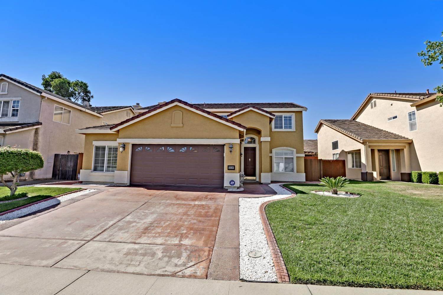 Single Family Homes por un Venta en 5320 Fawn Crossing Way Antelope, California 95843 Estados Unidos