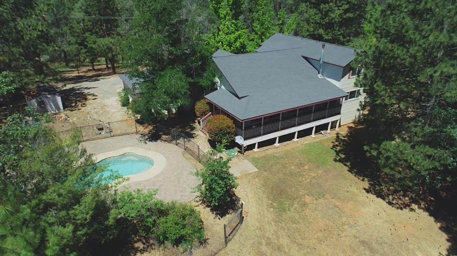 2. Single Family Homes for Active at 19955 Woodbury Drive Grass Valley, California 95949 United States