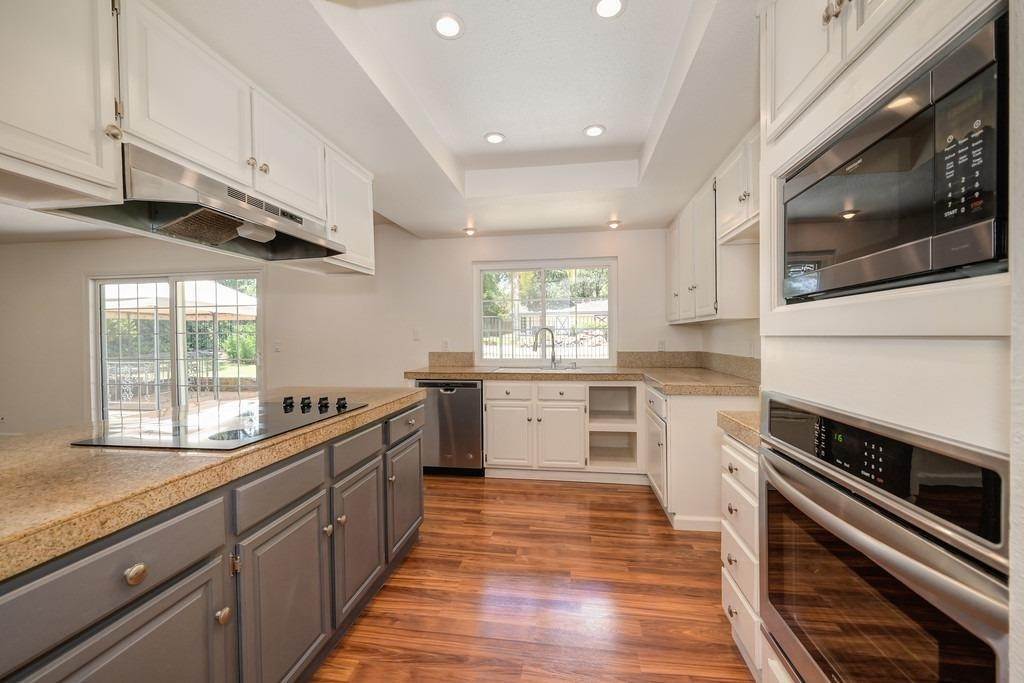 7. Single Family Homes for Active at 5940 Long Acres Court Fair Oaks, California 95628 United States