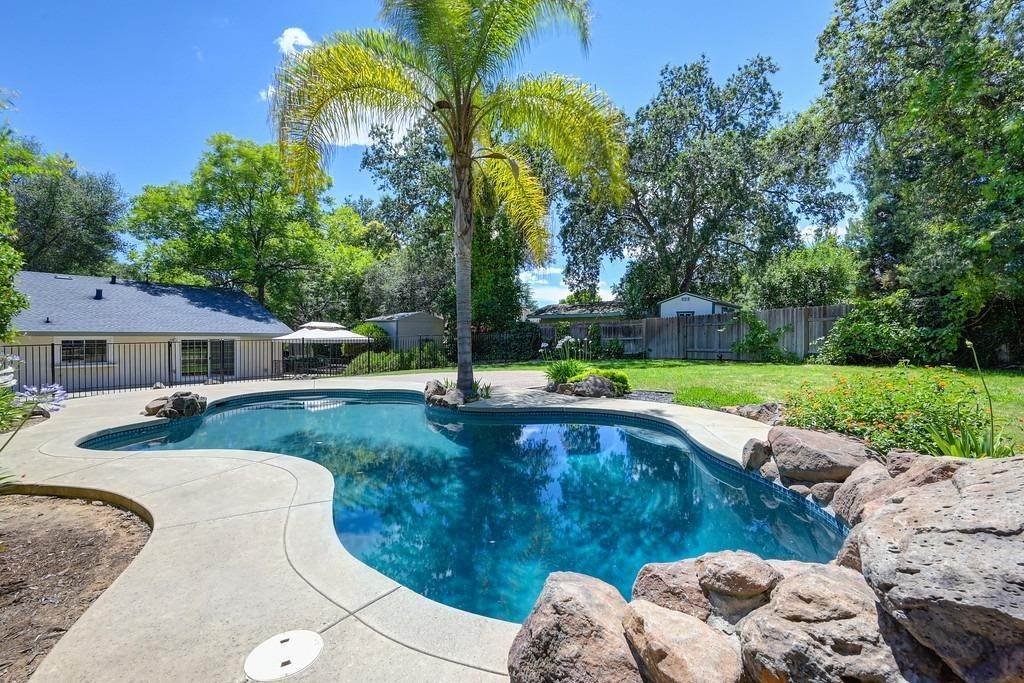 31. Single Family Homes for Active at 5940 Long Acres Court Fair Oaks, California 95628 United States