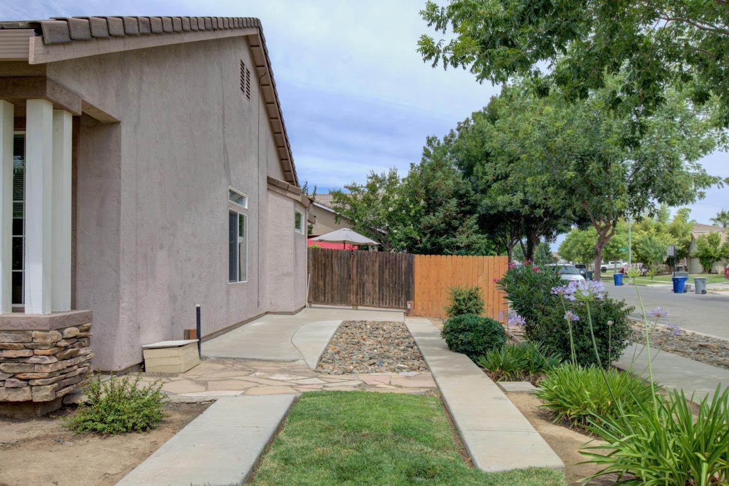 45. Single Family Homes for Active at 1429 Santa Nella Merced, California 95348 United States
