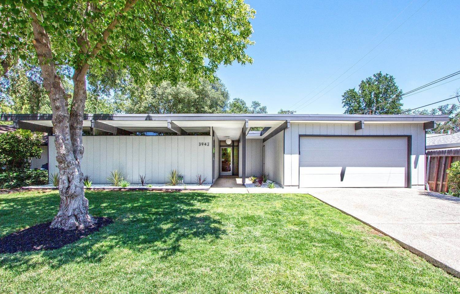 2. Single Family Homes for Active at 3942 Terra Vista Way Sacramento, California 95821 United States