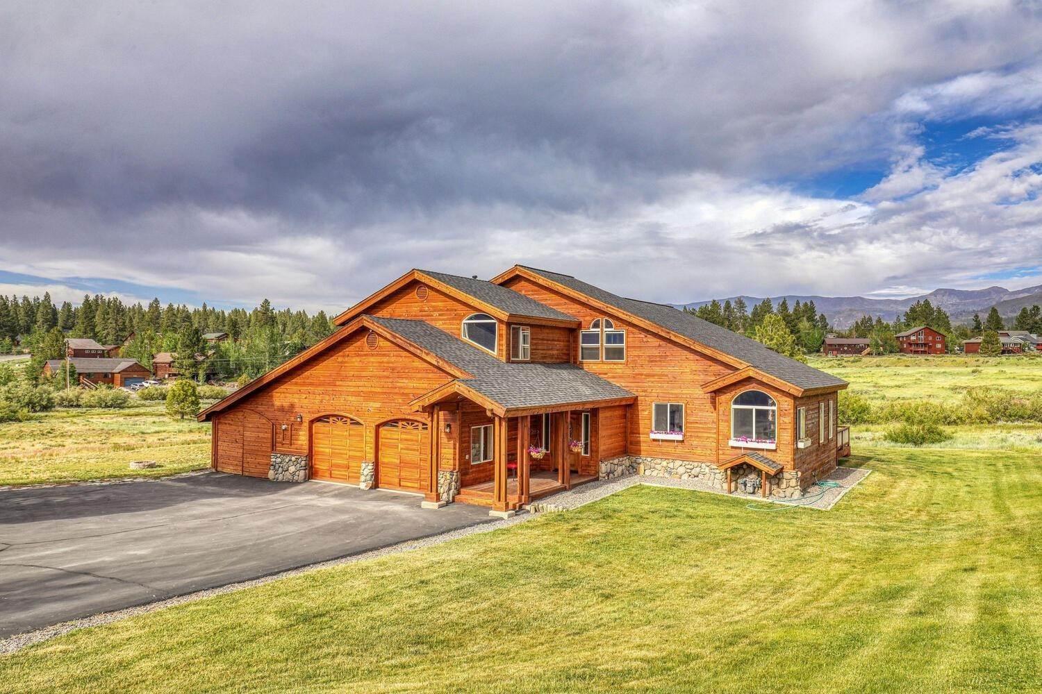 10. Single Family Homes for Active at 10055 Suffolk Place Truckee, California 96161 United States