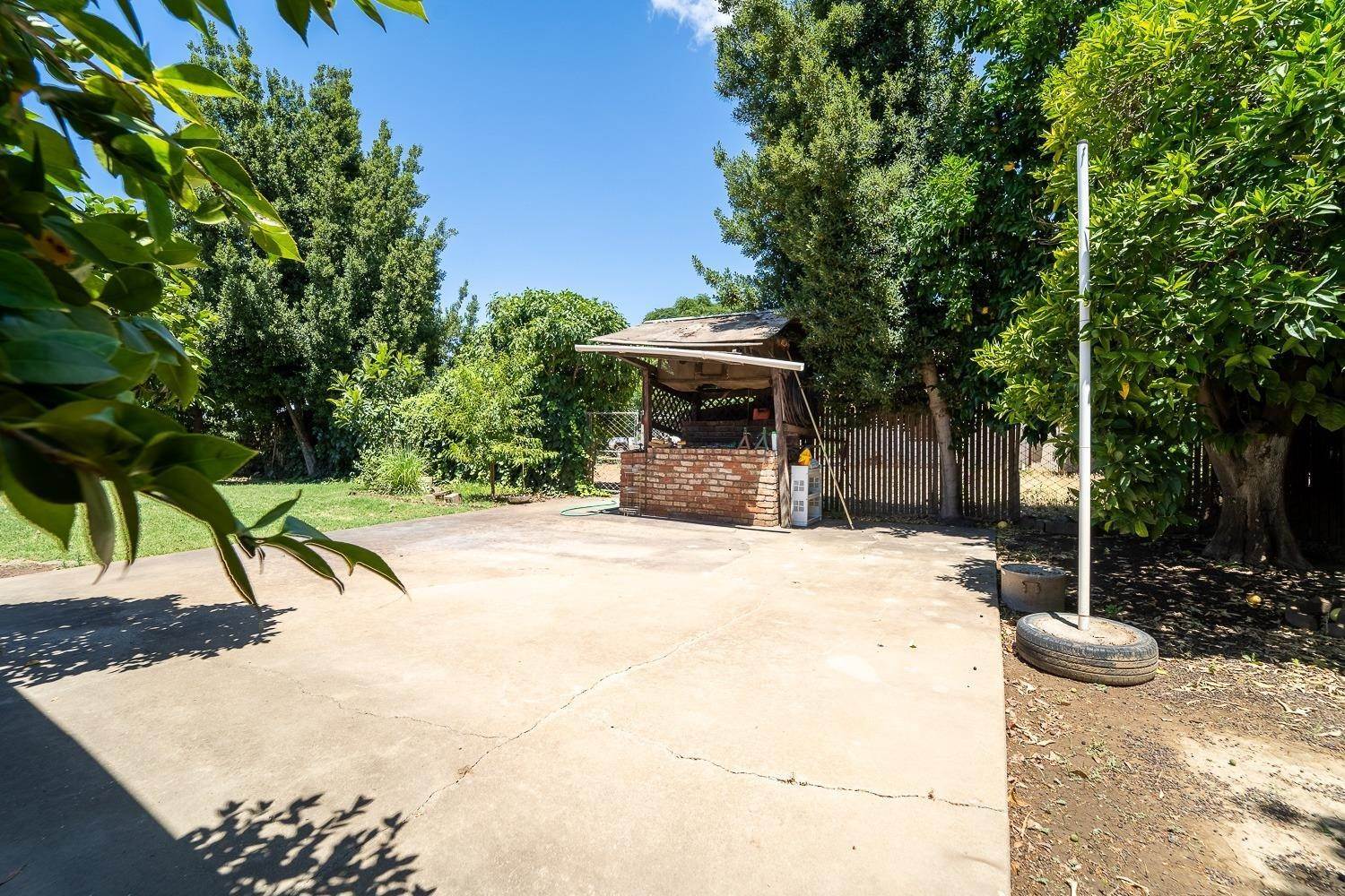 27. Single Family Homes for Active at 1237 Reed Road Yuba City, California 95991 United States