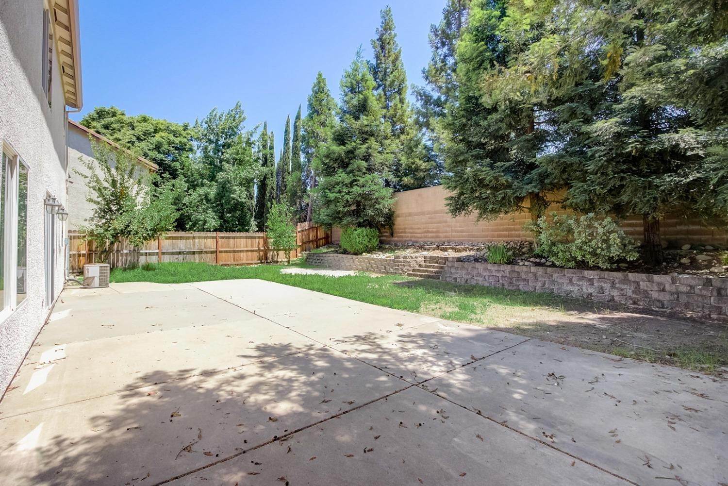 27. Single Family Homes for Active at 11588 Linday Way Gold River, California 95670 United States
