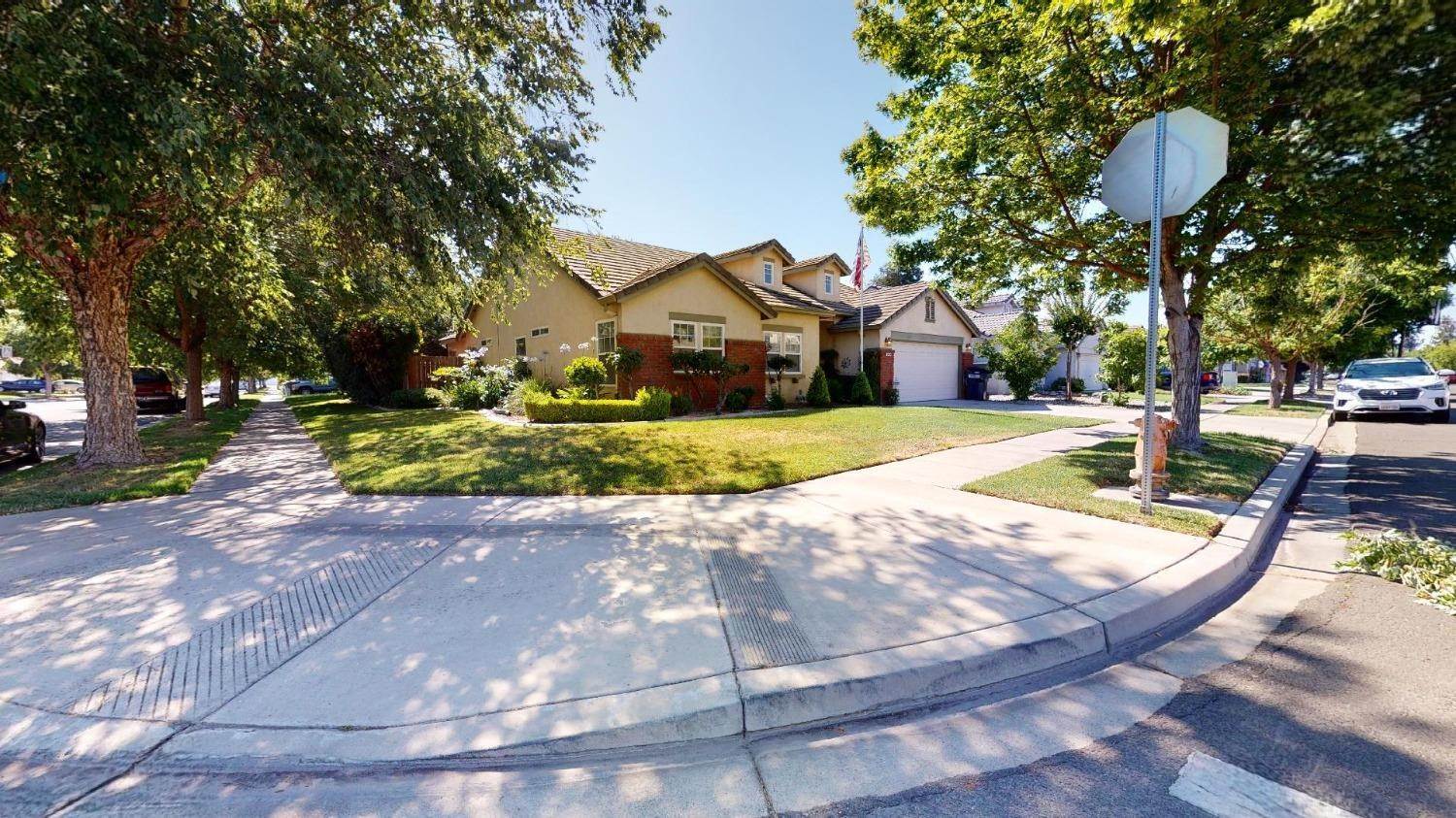 4. Single Family Homes for Active at 2094 Buckskin Way Turlock, California 95380 United States
