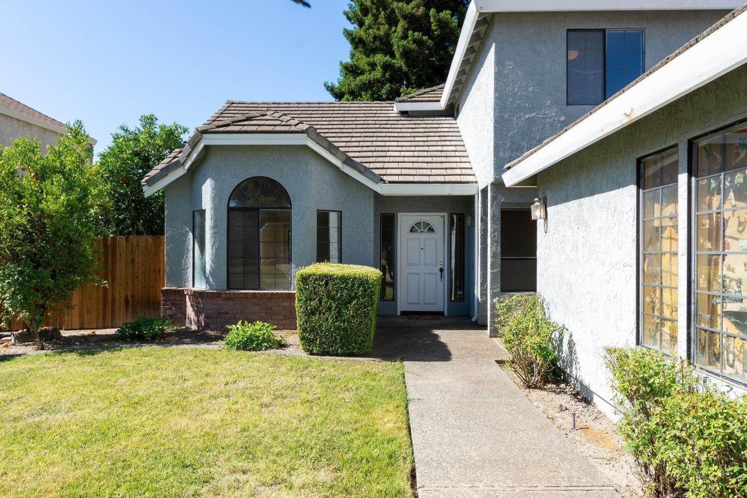 2. Single Family Homes for Active at 6926 Arabella Way Sacramento, California 95831 United States