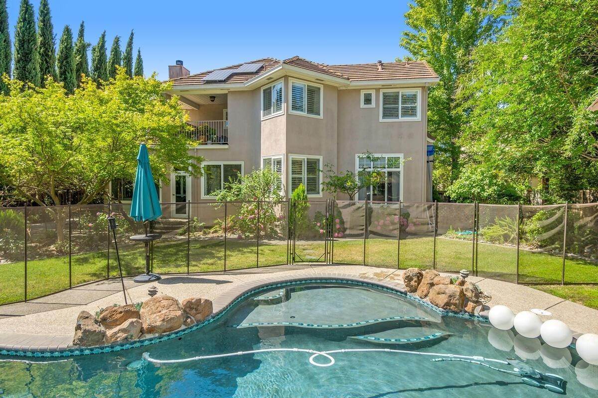 28. Single Family Homes for Active at 4313 Redbud Place Davis, California 95618 United States
