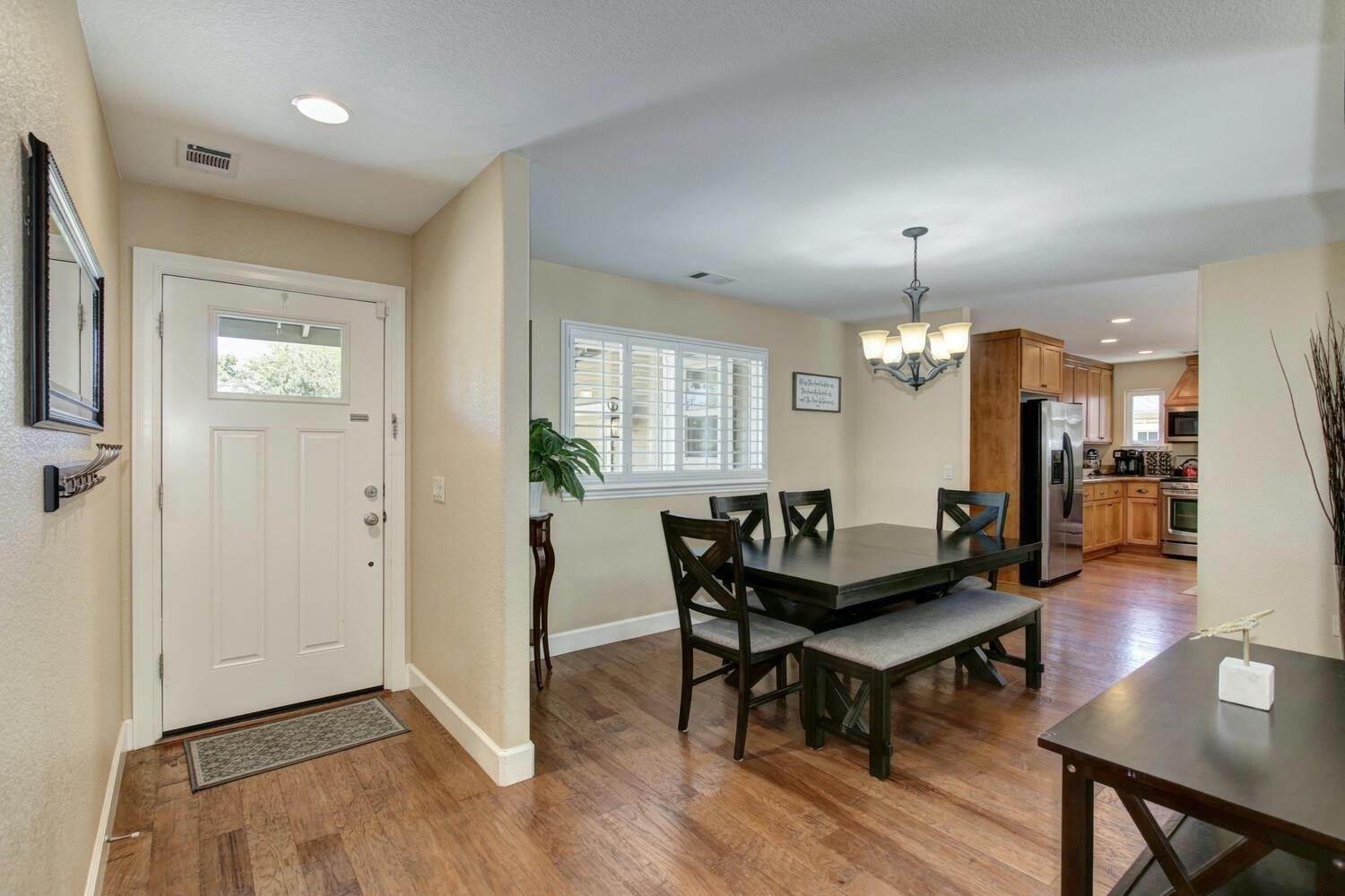 23. Single Family Homes for Active at 3608 Thornwood Drive Sacramento, California 95821 United States