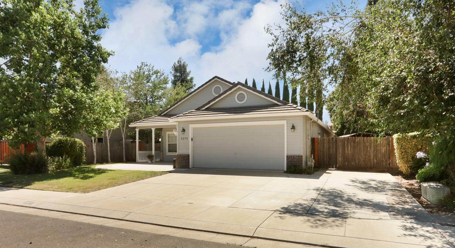 4. Single Family Homes for Active at 5373 Tommy Way Linden, California 95236 United States