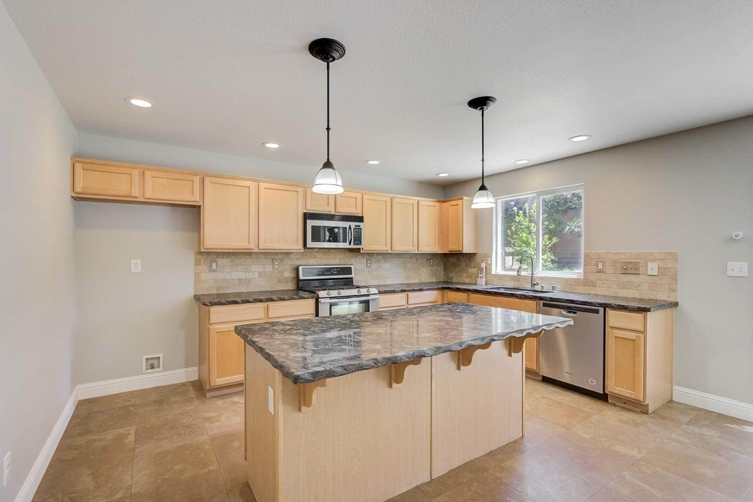 2. Single Family Homes for Active at 11588 Linday Way Gold River, California 95670 United States