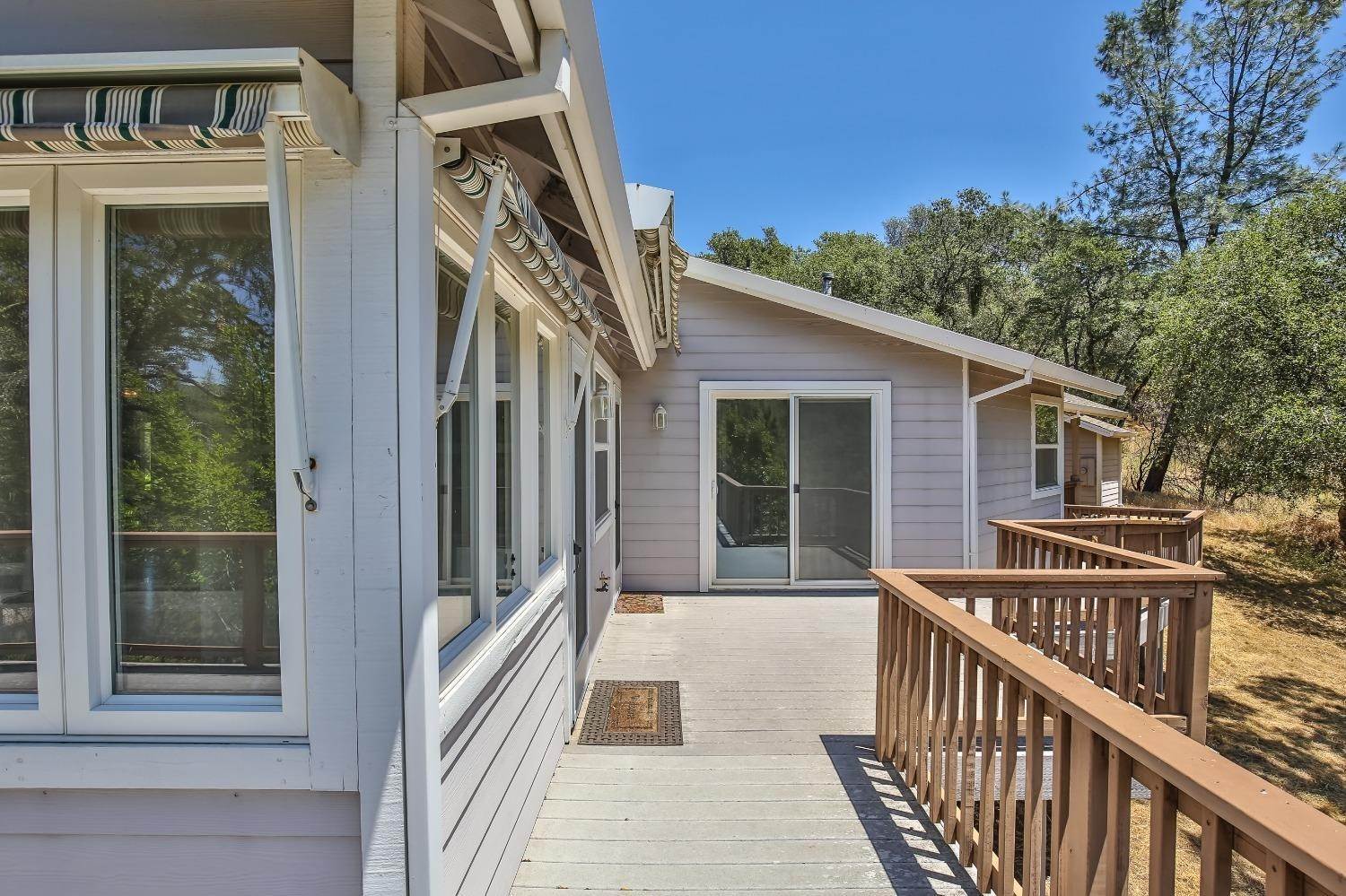 39. Single Family Homes for Active at 9250 Hobie Drive Auburn, California 95602 United States