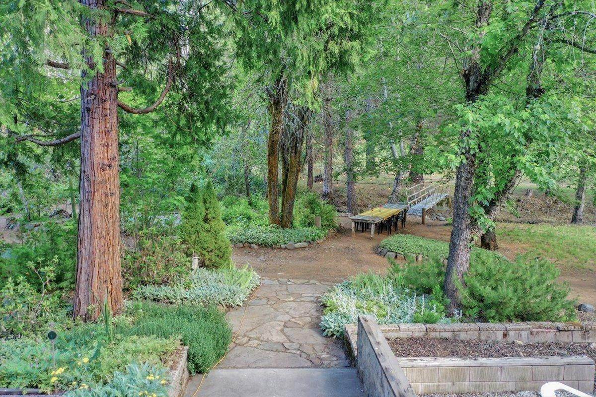 19. Single Family Homes for Active at 12544 Hoppy Hollow Grass Valley, California 95945 United States