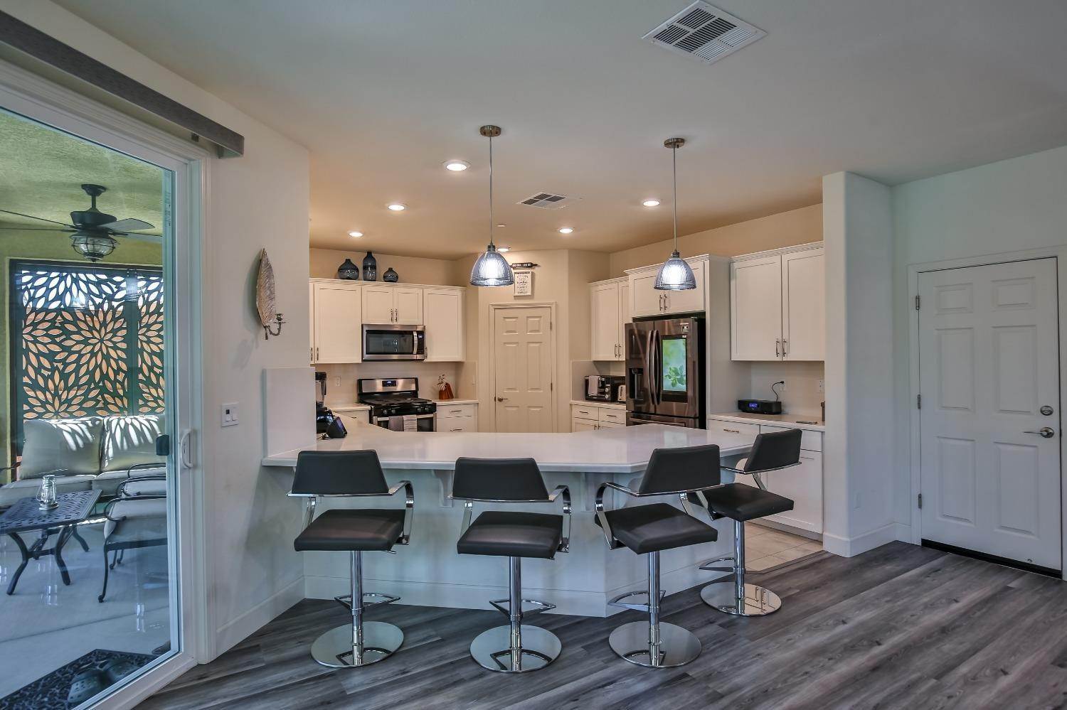 33. Single Family Homes for Active at 2201 Symphony Way Roseville, California 95747 United States