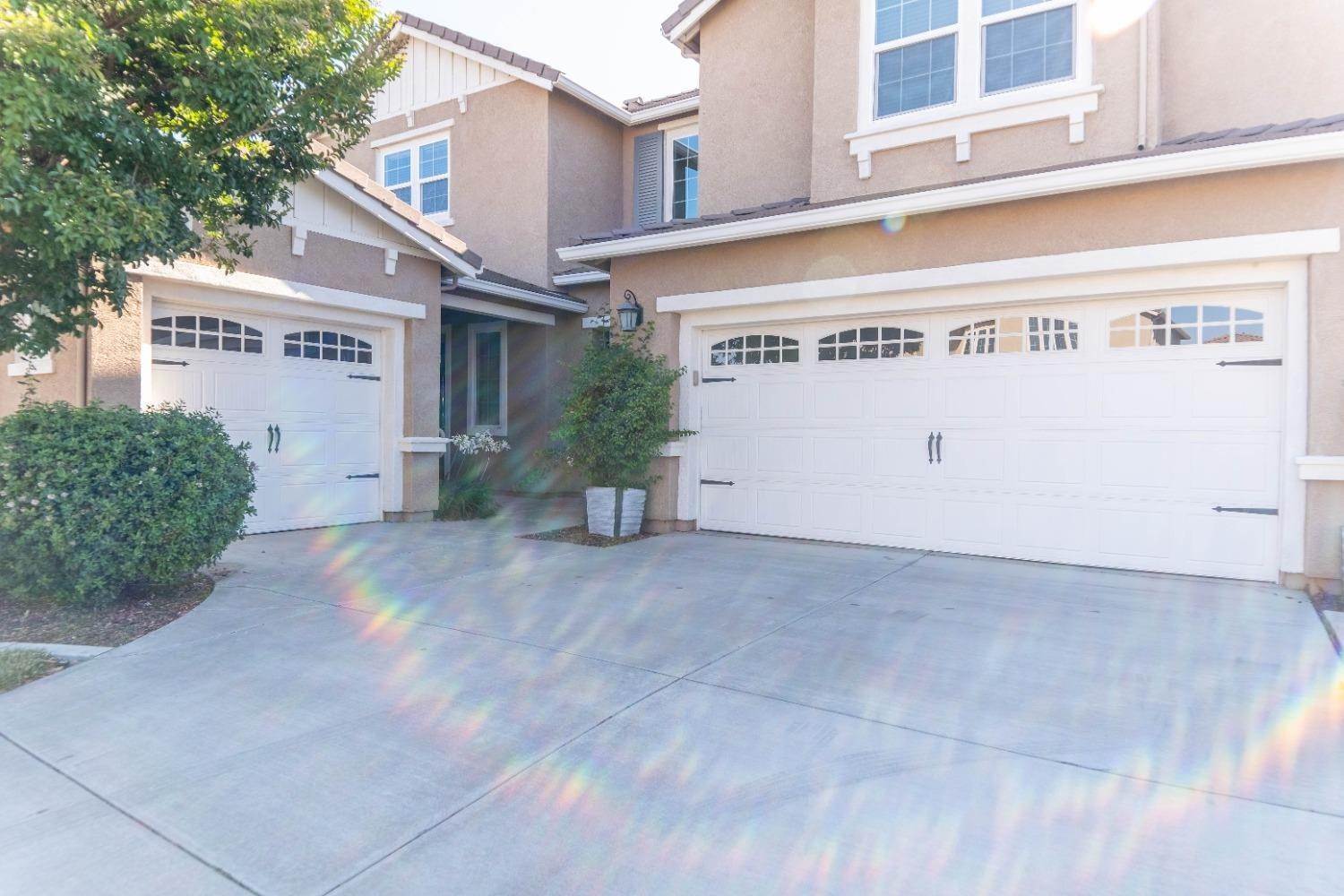 3. Single Family Homes for Active at 9767 Collie Way Elk Grove, California 95757 United States