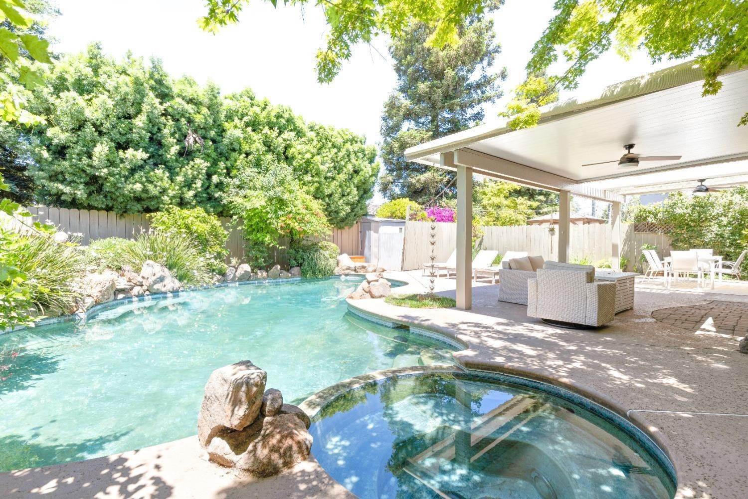 Single Family Homes 为 销售 在 567 Sandstone Court Woodbridge, 加利福尼亚州 95258 美国