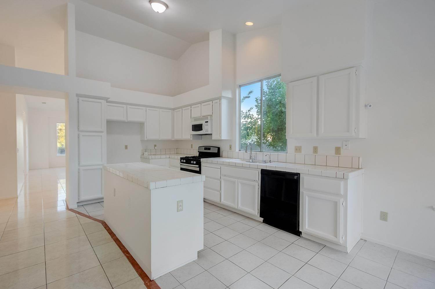 4. Single Family Homes for Active at 7201 Alpine Frost Drive Sacramento, California 95823 United States