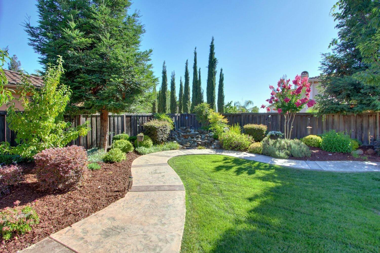 49. Single Family Homes for Active at 8500 Edenbridge Way Roseville, California 95747 United States